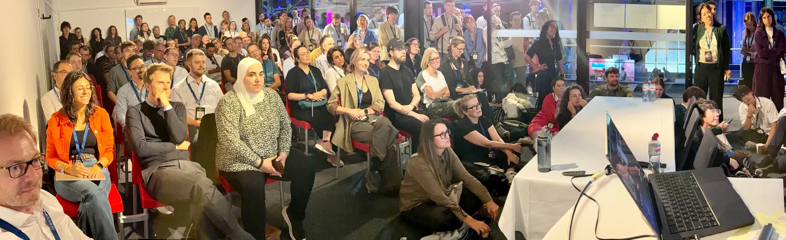 The audience in the session room, seen from the front